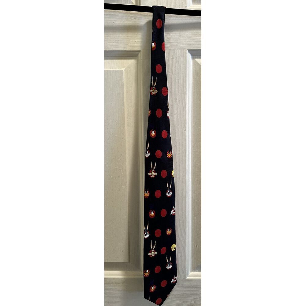 Looney Tunes Mania Bugs Tweety Daffy Wile E Coyote Novelty Necktie 57 1/2 Inches